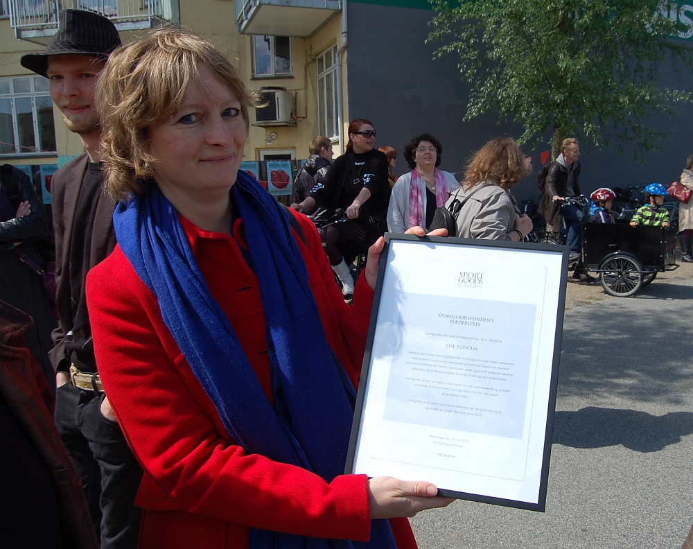 Line Barfod med Lise Egholm's diplom